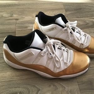 Jordan 11 Mens Sport Shoes White Gold Size 10,5